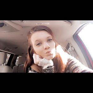 Meet your Posher, Abigail